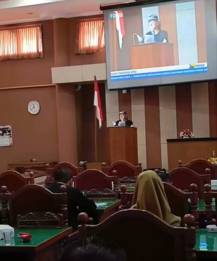 Kang Bupati Sugiri Sampaikan Usul Persetujuan Raperda LPJ Pelaksanaan APBD 2022