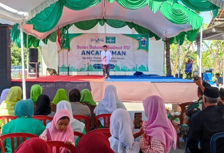 Kang Bupati Sugiri Hadiri Bulan Dakwah Muslimat NU Ancab Siman di Ranting Desa Manuk