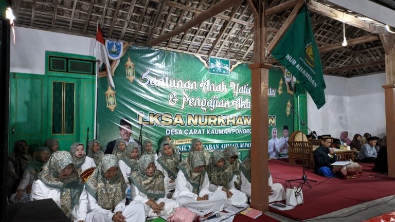 Kang Bupati Sugiri Serahkan Santunan Anak Yatim di LKSA Yayasan Nur Khamdan Kauman