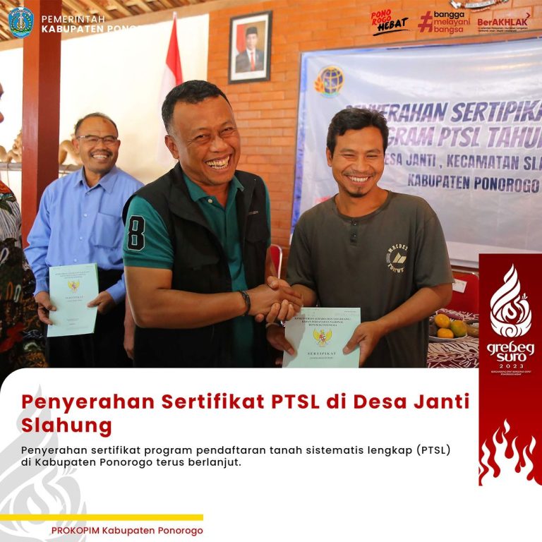 Penyerahan Sertifikat PTSL di Desa Janti Slahung