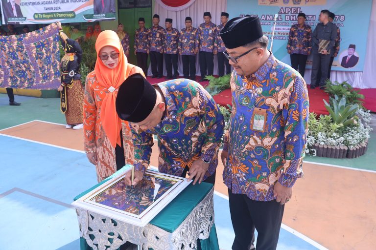 HAB ke-78, Kemenag Hadiahi Ponorogo Batik Moderasi Beragama, Padukan Corak Santri dan Budaya