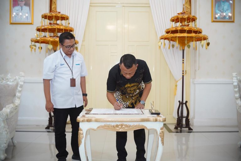 BRI Serahkan Hasil CSR Revitalisasi Trotoar Sisi Timur Alun-alun Ponorogo