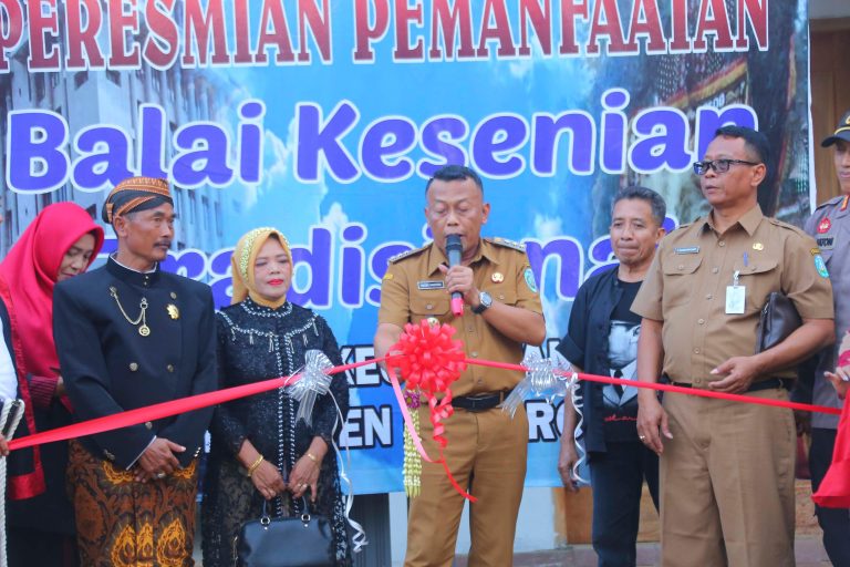 Kang Bupati Sugiri Resmikan Balai Kesenian Tradisional Desa Jurug