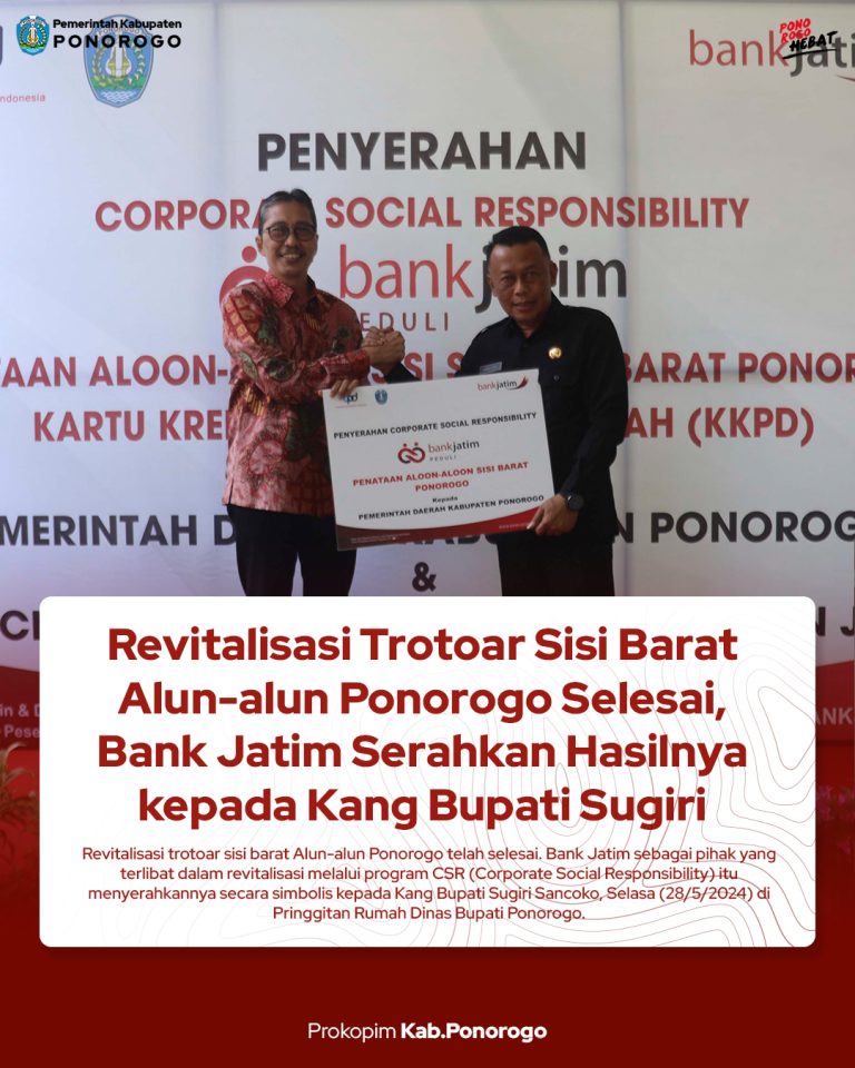 Revitalisasi Trotoar Sisi Barat Alun-alun Ponorogo Selesai, Bank Jatim Serahkan Hasilnya kepada Kang Bupati Sugiri 