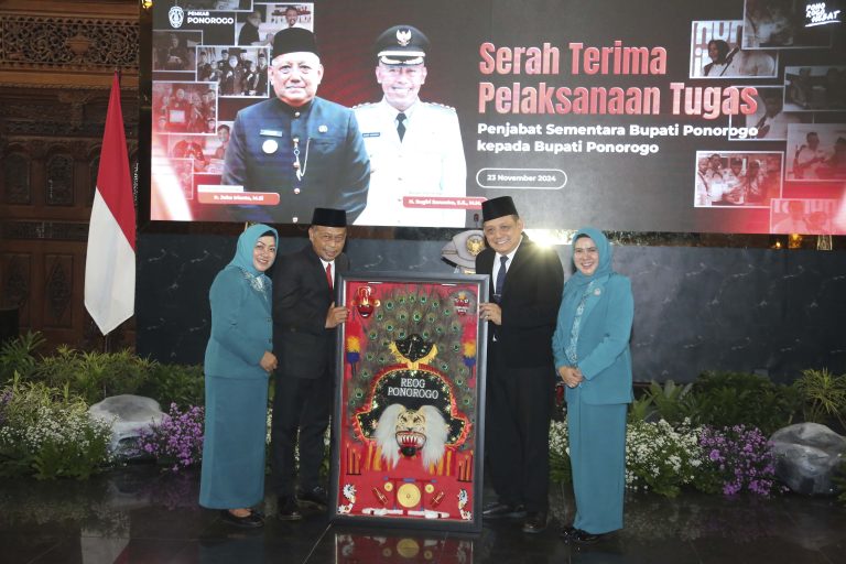 Serah Terima Pelaksanaan Tugas dari Pjs Bupati Ponorogo kepada Bupati Ponorogo