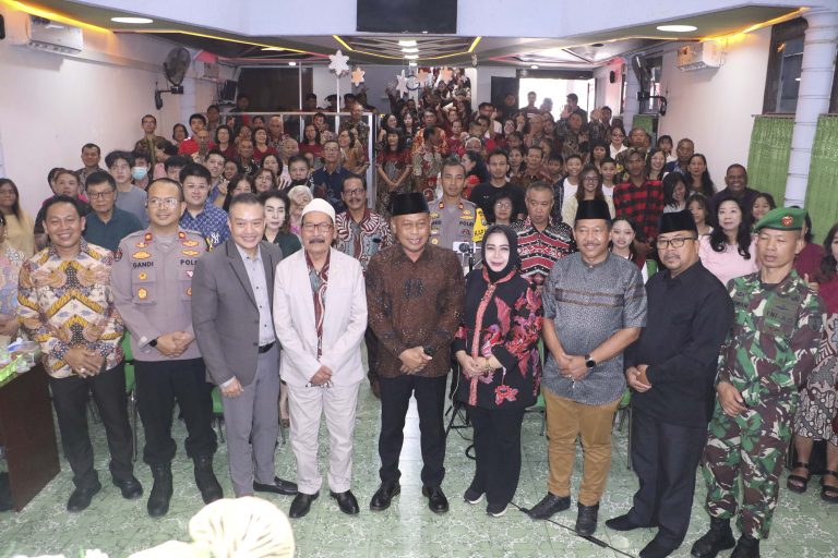 Keliling Gereja, Kang Bupati Sugiri Pastikan Perayaan Natal Aman dan Nyaman