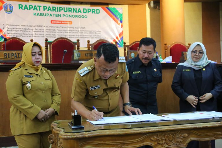 Eksekutif dan Legislatif Ponorogo Sepakati Raperda Pemberdayaan PKL dan Pengelolaan BUM Desa