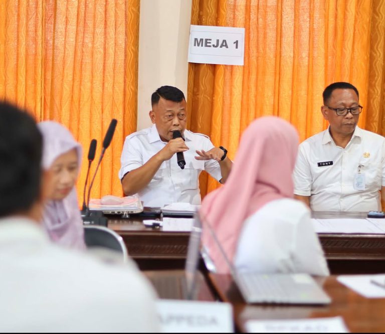 Pastikan Selaras dengan APBD, Kang Bupati Sugiri Tinjau Asistensi Penyusunan APBDes