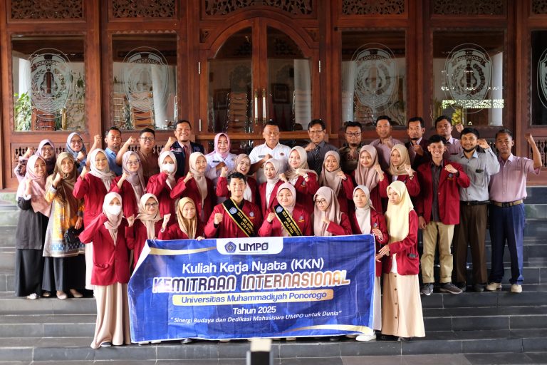 Kang Bupati Sugiri Sancoko Berangkatkan 20 Mahasiswa UMPO KKN Internasional ke Malaysia