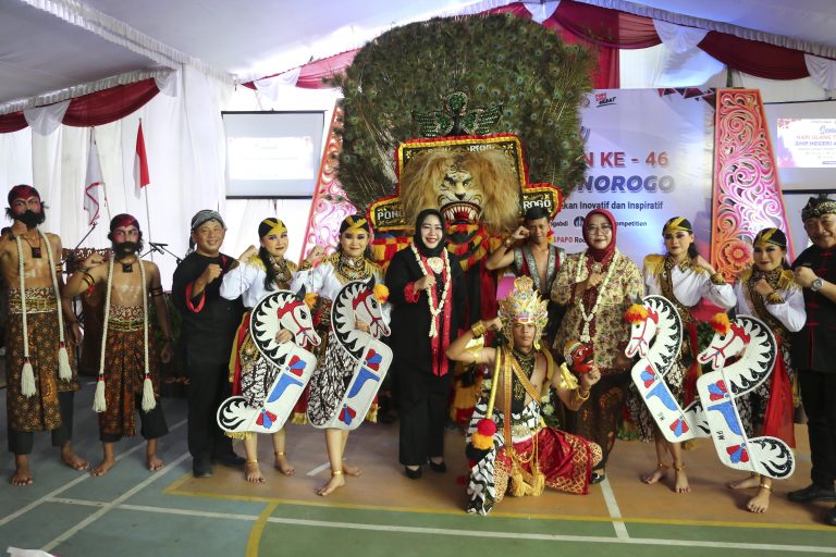 SMPN 4 Ponorogo Rayakan HUT ke-46 dengan Atraksi Budaya Pameran Kreativitas Siswa