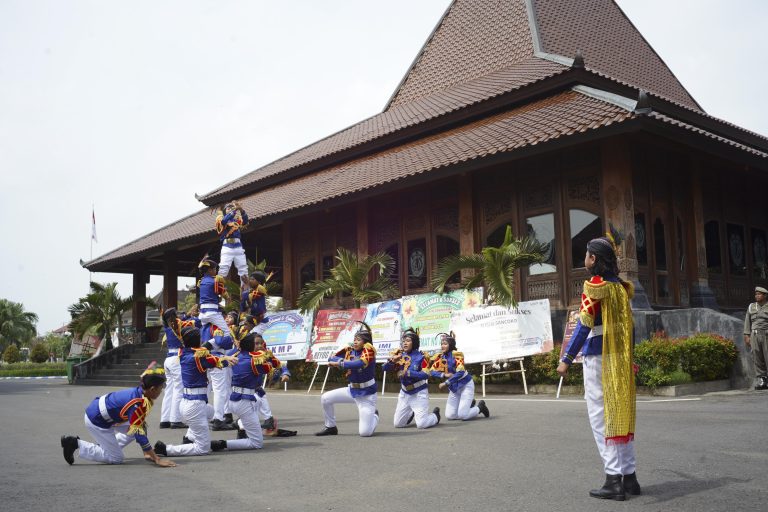Bawakan Koreagrafi Tema Reog, Tim Paskibraka Magzapo Diberangkatkan Kang Bupati Ikuti Lomba LKBB Tingkat Jatim