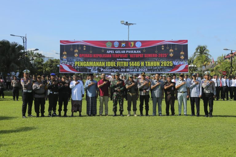 Pastikan Kesiapan Personil, Kang Bupati Pimpin Apel Gelar Pasukan Ops Ketupat Semeru 2025