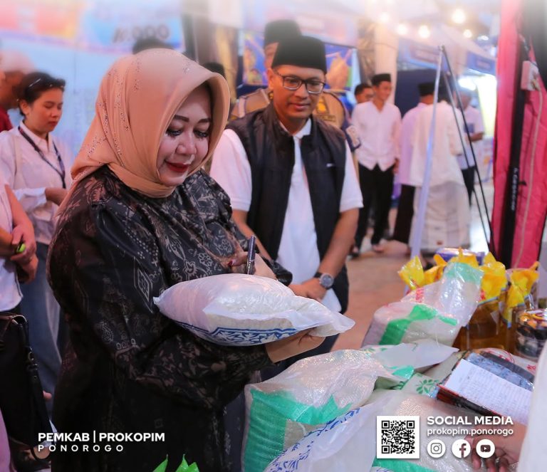 Ngabuburit Asyik, “Pasaran” di Alun-alun Ponorogo: Bazar UMKM dan Full Hiburan saat Ramadhan