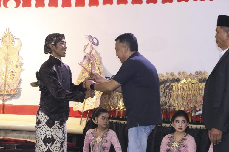 Halal Bihalal Lebaran di Desa Tranjang: Wayang Kulit, Wisanggeni, dan Pesan Kerukunan