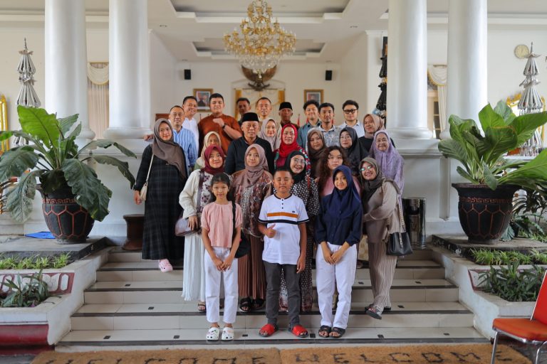 Gelar Open House, Kang Bupati Sugiri Saling Bermaafan dengan Masyarakat
