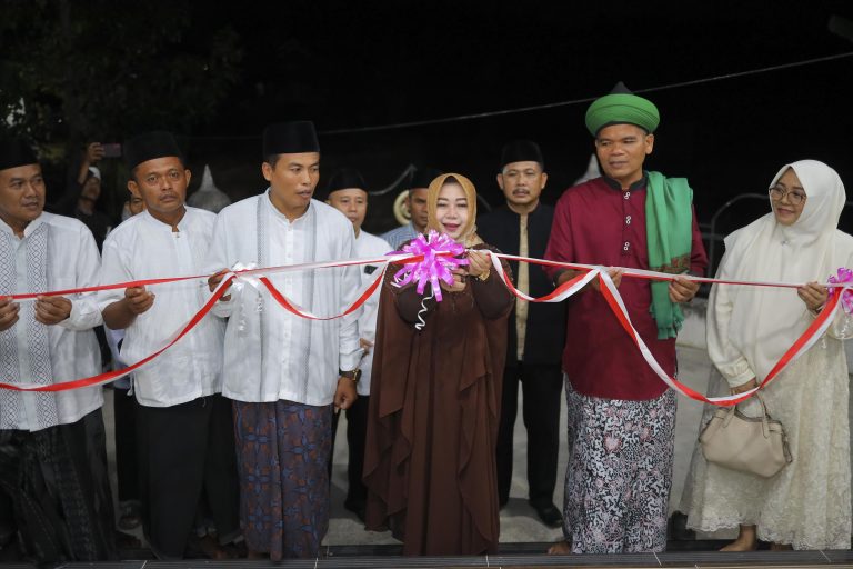 Resmikan Masjid Musta’inul Hidayah, Bunda Lisdyarita Ajak Warga Memakmurkannya