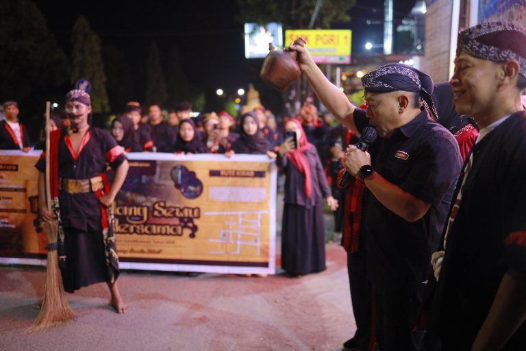Kirab Gedang Sewu: Ritus Bersih Kelurahan Surodikraman, Simbol Doa dan Kerukunan Warga