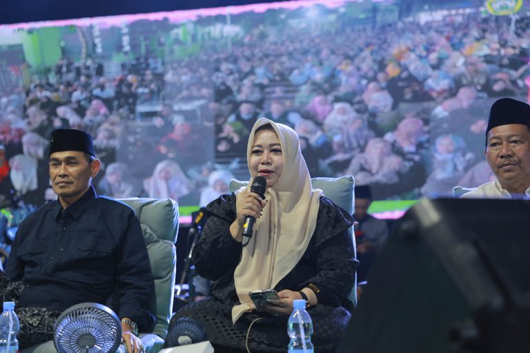Haul KH Bukhori, Bunda Lisdyarita Ajak Jaga Ajaran dan Spirit Perjuangannya