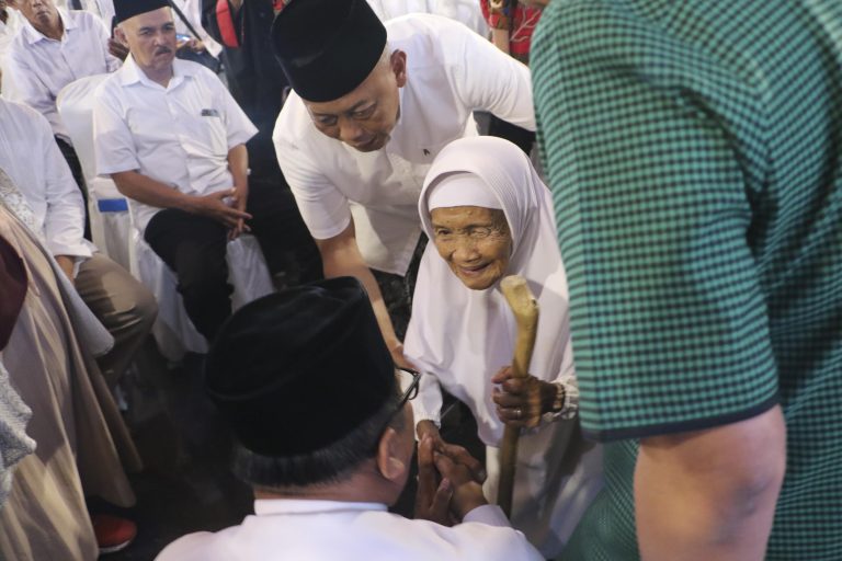 Haru dan Bahagia, 455 Calon Jamaah Haji Pamitan dengan Kang Bupati 