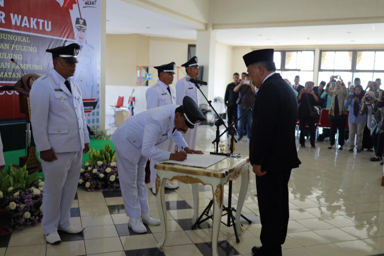 Lantik 5 Kepala Desa Antar Waktu, Bupati Dorong Kerja Cepat untuk Program Desa Hebat