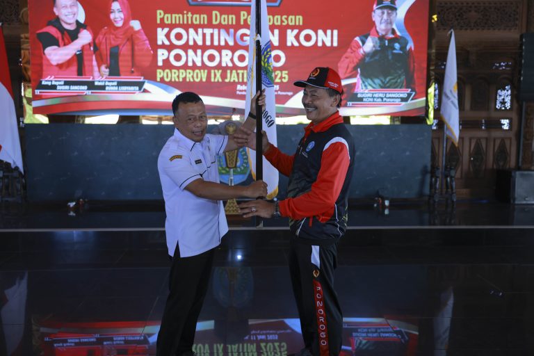 Lepas 143 Atlet Ikuti PORPROV IX Jatim, Kang Bupati Janjikan Bonus Capain Emas