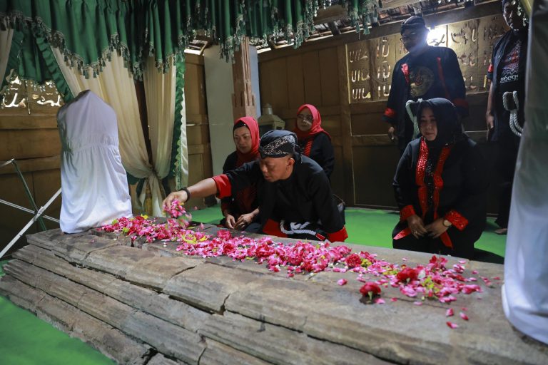 Ziarah Makam Leluhur, Kang Bupati Ajak Jaga Spirit Perjuangan