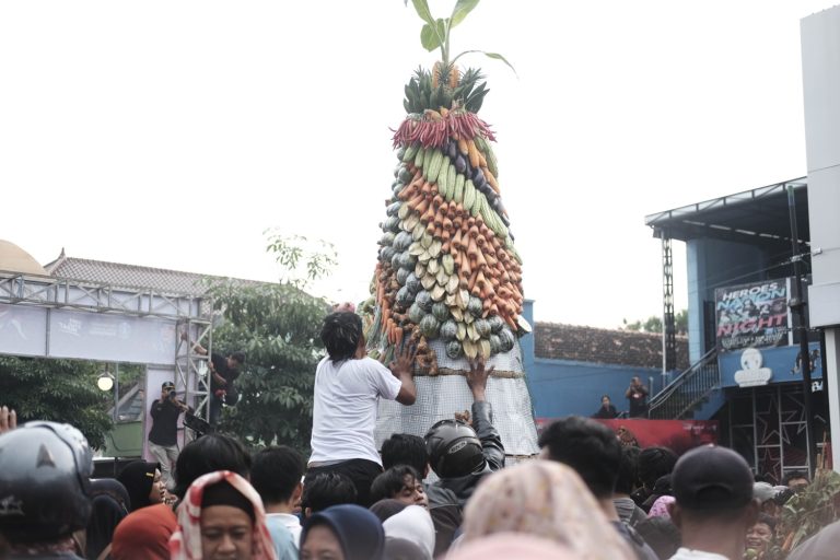 Kirab Hasil Bumi: Harmoni 21 Kecamatan dalam Semangat Pancasila