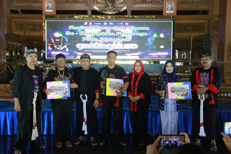 Spesial, Kang Bupati Berikan Satu Set Gamelan kepada Pemenang Festival Karawitan