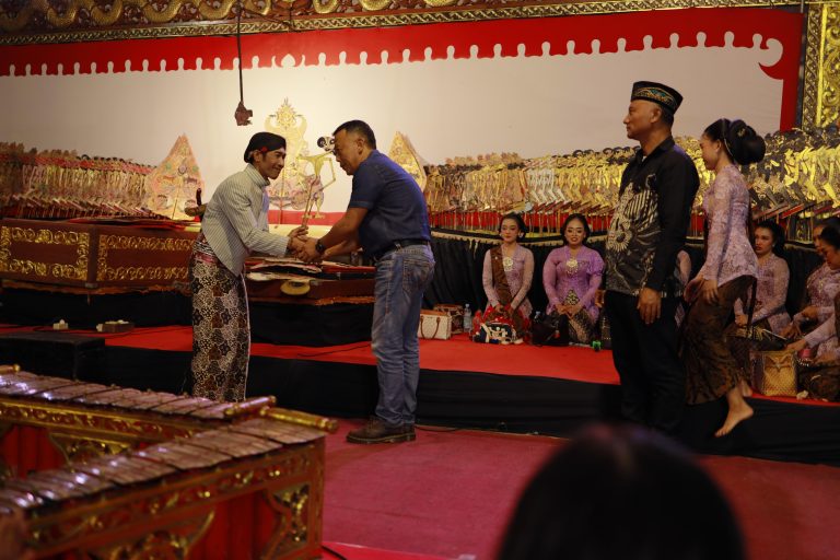 Hari Jadi ke-179 Pemdes Sawuh, Kang Bupati Sugiri Wedar Lakon Bangun Candi Sapto Argo