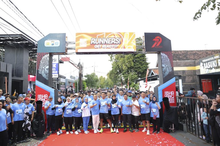 Meriah, Ribuan Runners Ikuti Ponorogo Bhayangkara Run