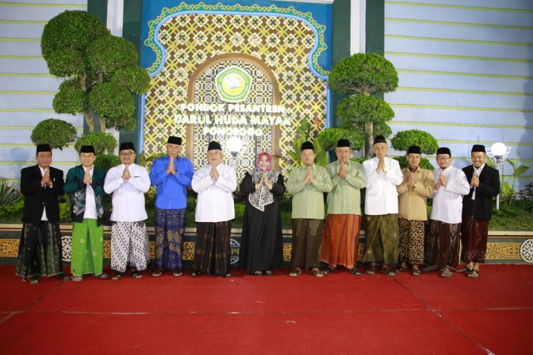 Bangga, Bunda Lisdyarita Saksikan Langsung Khotmul Imrithi Ratusan Santri PP Darul Huda Mayak