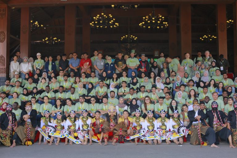 Ponorogo Pukau Mahasiswa dari 36 Negara Lewat Reog dan Telaga Ngebel