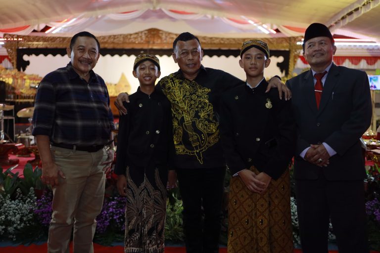 Buat Kagum Kang Bupati, 2 Dalang Cilik & Karawitan Sri Manunggal Meriahkan HUT ke-79 SMPN 1 Ponorogo