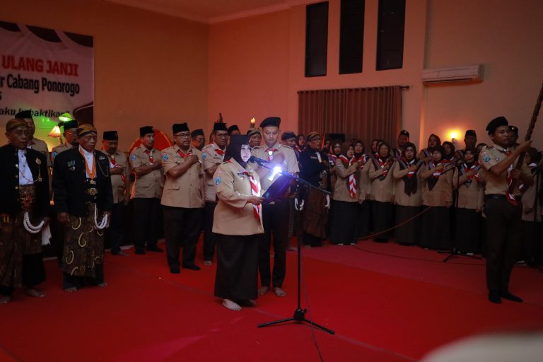 Kak Lisdyarita Pandu Ucap Ulang Janji Pramuka Ponorogo