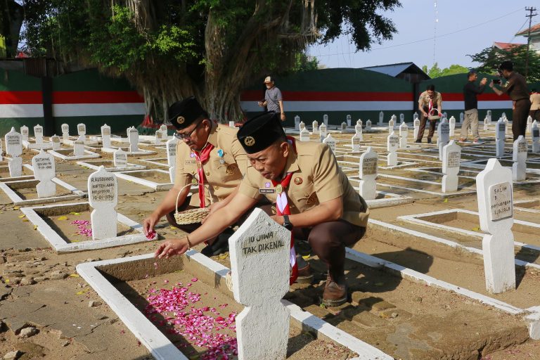 Di Depan Pusara Pahlawan, Pramuka Ponorogo Janji Warisi Perjuangan