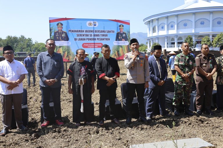 Dukung Ketahanan Pangan Nasional, 42 Pesantren di Ponorogo Tanam Jagung Bhayangkara