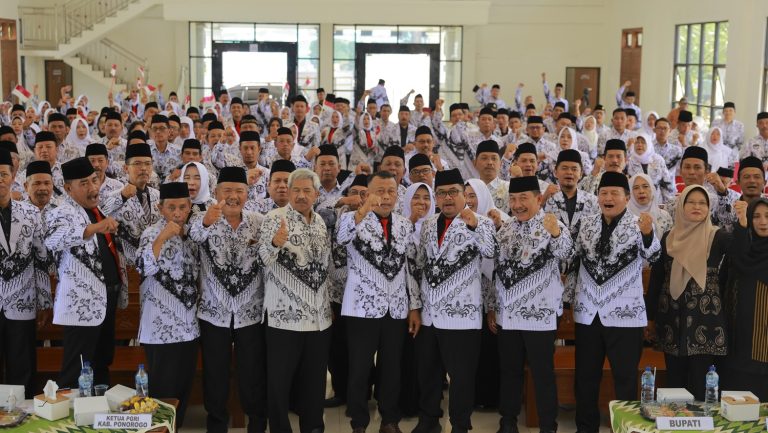 PGRI Ponorogo Berganti Kepemimpinan, Kang Bupati Sugiri Titip Pesan Penting