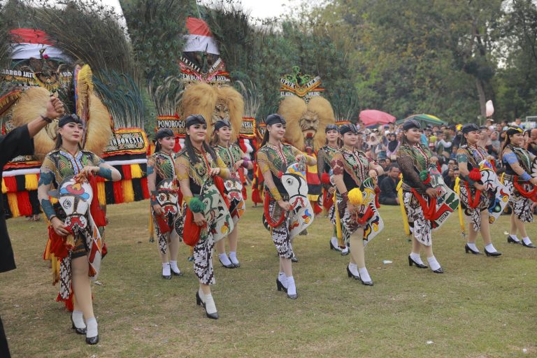 Dari Empat Penjuru, 19 Desa di Kecamatan Bungkal Kompak Gelar Reog Obyok Rayakan HUT RI