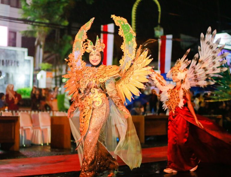 School Fashion Carnival: Kreativitas Pelajar Ponorogo Bicara Lewat Busana