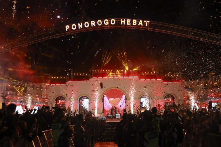 Kidung Aruna Kinanti: Dewa 19, Doa, dan Titipan Perdamaian Ponorogo