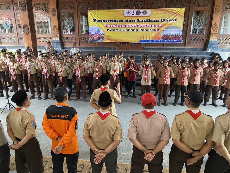 Kang Bupati Sugiri Sancoko Lantik 75 Anggota Baru Brigade Penolong Pramuka Ponorogo