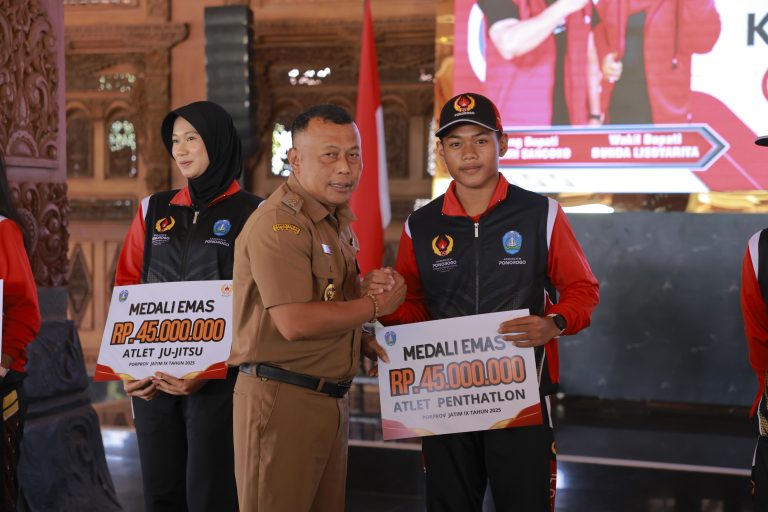 Kang Bupati Sugiri Sancoko Guyur Bonus Atlet Ponorogo Peraih Medali Porprov IX