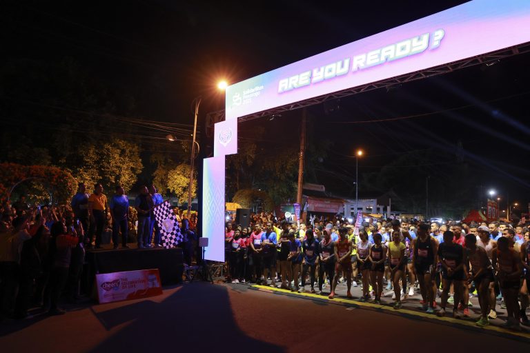 700 Pelari Solidarirun Membelah Malam Kota Ponorogo