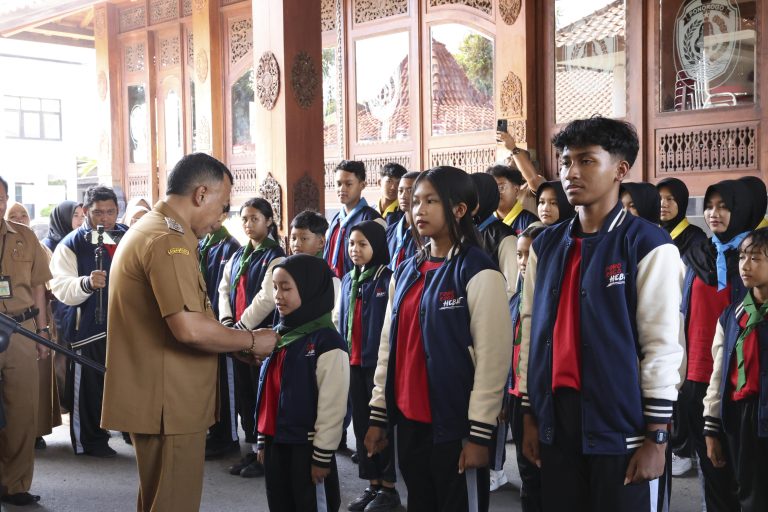 Penuh Bangga, Kang Bupati Sugiri Berangkatkan Kontingen Jumbara PMR Ponorogo