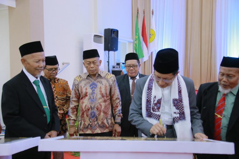 Menteri Agama Resmikan Auditorium dan Perpustakaan Digital Ponpes Wali Songo Ngabar