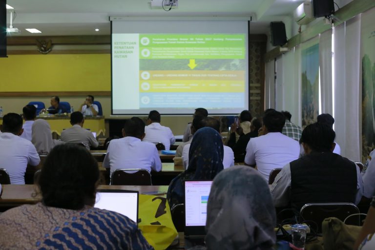Puluhan Tahun Hutan Jadi Rumah, Warga Ponorogo Dapat Kepastian Tanah Lewat PPTPKH
