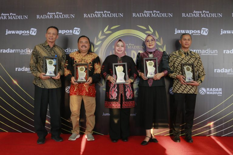 Bupati Ponorogo Raih Transformative Leader Radar Madiun Award 2025