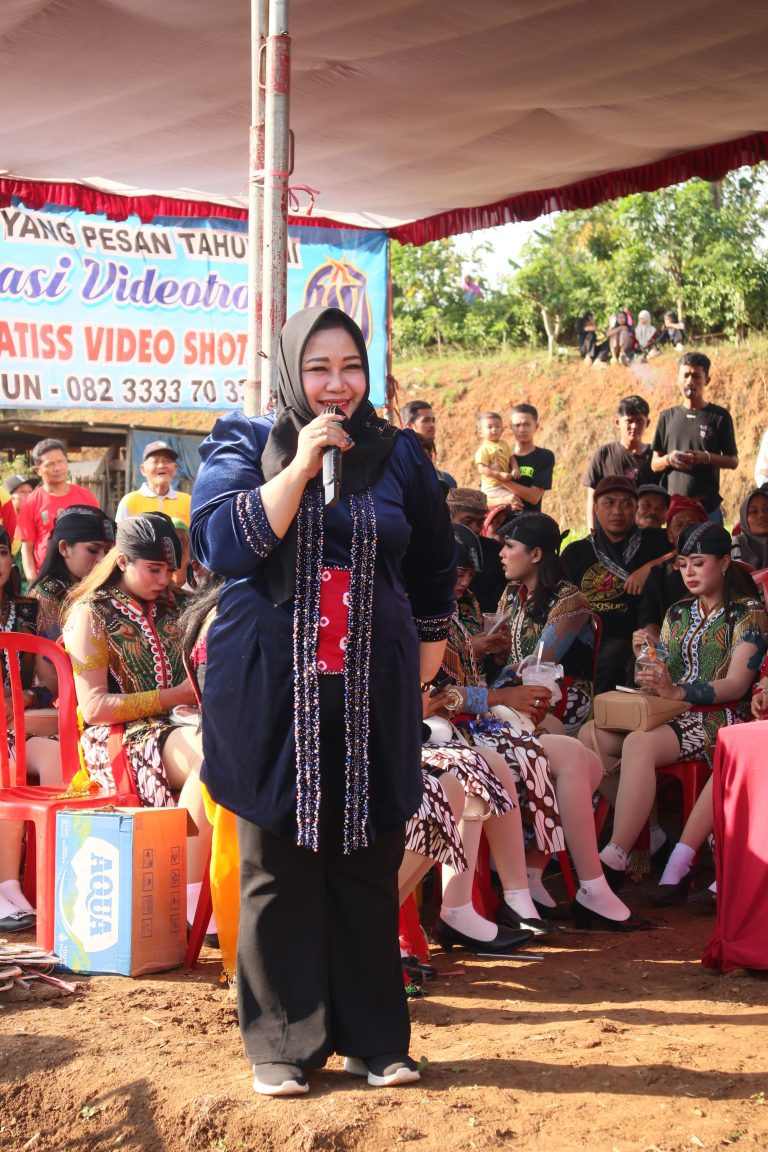 Jalan PU Blumbang–Tumpakpelem Rampung Dibangun, Warga Sambut dengan Pagelaran Reog