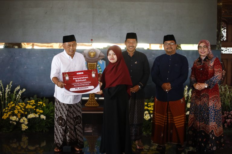 Kado Hari Santri, Pemkab Ponorogo Serahkan Bantuan Alat Kesehatan untuk Pesantren