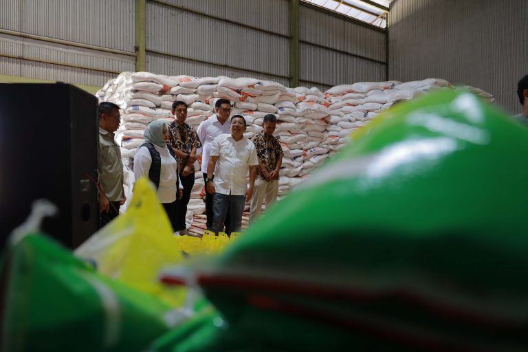 Bapanas dan Pemkab Ponorogo Pastikan Stok serta Kualitas Beras dan Jagung di Gudang Bulog Terjaga